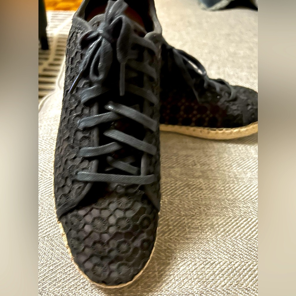 Tom’s Lace Espadrilles
